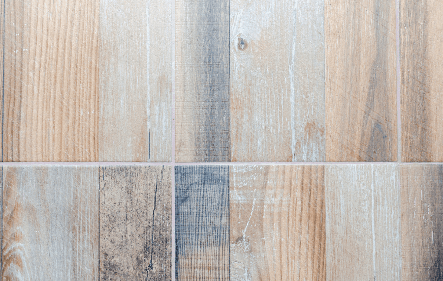 Cerámica de imitación de madera en la exposición de Mercacerámica