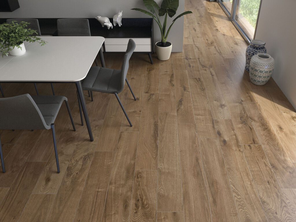 Salón con porcelánico efecto madera Yukon Walnut 20x120 de Cifre Cerámica