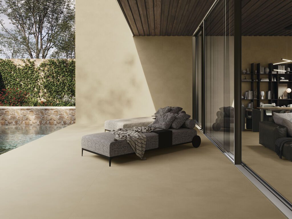 Terraza con porcelánico antideslizante efecto terracota Origin Sand 60x120 de Cifre Cerámica